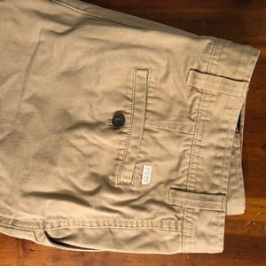 Khaki men’s Izod shorts